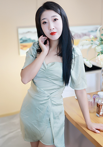 Most gorgeous profiles: pretty Asian member Yi Ru