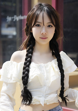 Most gorgeous profiles: beautiful Thai member Fang from Chengdu